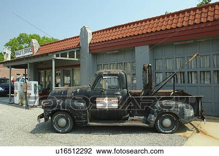 Stock Image -  Mount Airy, NC, North Carolina, Andy Griffith Show Wally's Service Station. Fotosearch