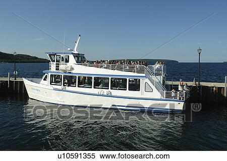 Munsing, MI, Michigan, Upper Peninsula, Lake Superior, Pictured Rocks Boat Cruise View Large Photo Image Stock Photography - Munsing, MI, Michigan, Upper Peninsula, Lake Superior, Pictured Rocks Boat Cruise. Fotosearch