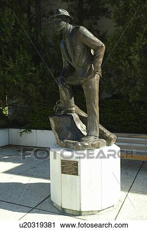 Stock Image -  Spokane, WA, Washington, Gonzaga University, Statue of Harry Lillis Bing Crosby, Crosby Student Center. Fotosearch