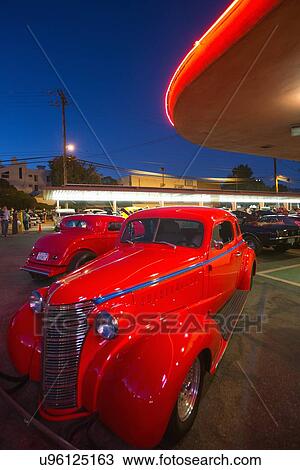 Stock Image - Classic cars and hot rods at 1950's Diner, Bob's Big Boy, Riverside Drive, Burbank, California. Fotosearch