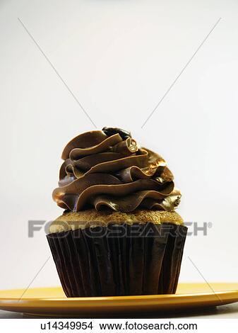 Chocolate And Vanilla Cupcake On Plate In Studio View Large Photo Image Picture - Chocolate And Vanilla Cupcake On Plate In Studio. Fotosearch