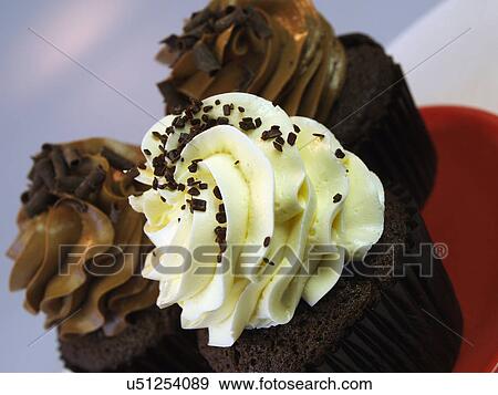 Three Chocolate And Vanilla Cupcakes On Red Plate View Large Photo Image Stock Photo - Three Chocolate And Vanilla Cupcakes On Red Plate. Fotosearch