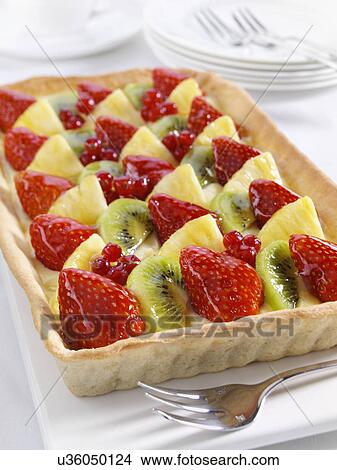 Picture - A whole fruit tart. Fotosearch