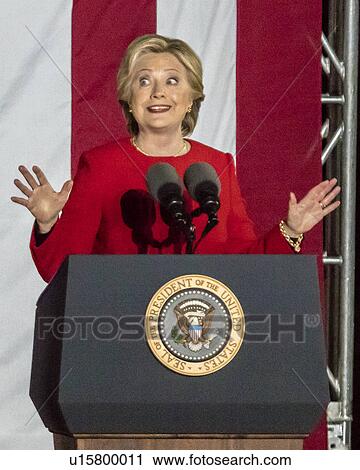 Stock Image - Hillary Clinton Holds Election Eve Get Out The Vote Rally With Bruce Springsteen and Jon Bon Jovi and President and Michelle Obama. Fotosearch