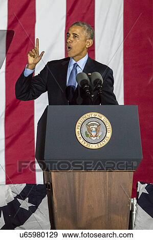 Stock Photo - Hillary Clinton Holds Election Eve Get Out The Vote Rally With Bruce Springsteen and Jon Bon Jovi and President and Michelle Obama. Fotosearch