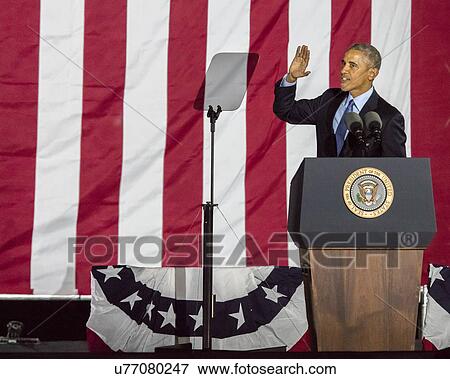 Stock Photo - Hillary Clinton Holds Election Eve Get Out The Vote Rally With Bruce Springsteen and Jon Bon Jovi and President and Michelle Obama. Fotosearch