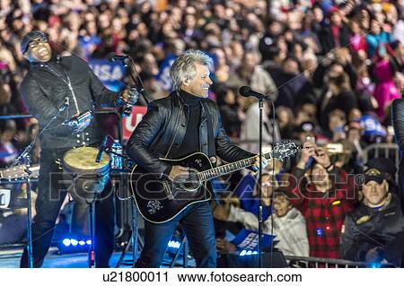 Stock Image - Jon Bon Jovi performs for Hillary Clinton Holds Election Eve Get Out the Vote Rally With Jon Bon Jovi and President and Michelle Obama, Bill and Chelsea Clinton. . Fotosearch