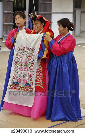 Stock Image - Traditional ethnic wedding of folk people at Namsangol traditional folk village, Seoul, South Korea. Fotosearch