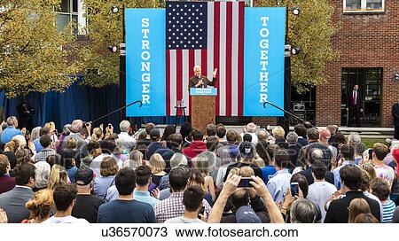 Stock Image - U. S. President Bill Clinton speaks at Keene State College, NH. Fotosearch