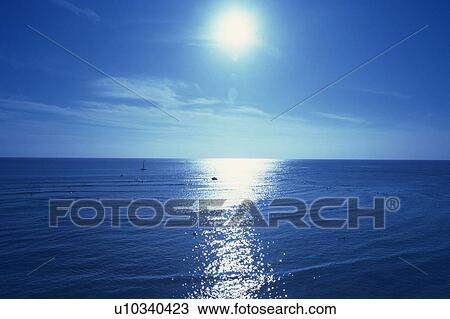 Stock Image -  the Sun Over the Ocean, the Water Reflecting the Sunbeams, Front View, Hawaii, USA. Fotosearch