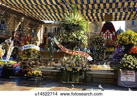 Picture - Spain, Comunidad valenciana, Valencia, Virgin, Costume, Typical, Desamparados. Fotosearch