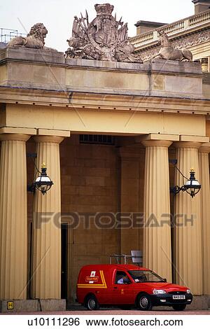 Stock Photograph - Buckingham Palace, red Royal Mail van. Fotosearch