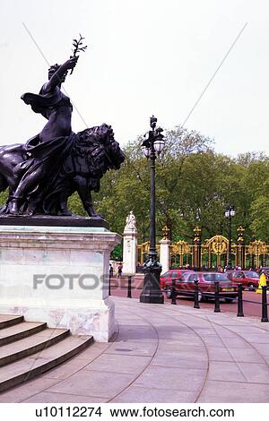 Victoria Monument, Buckingham Palace View Large Photo Image Picture - Victoria Monument, Buckingham Palace. Fotosearch