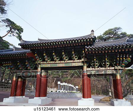 Stock Image - Tongdosa Temple, Pusan, Korea. Fotosearch