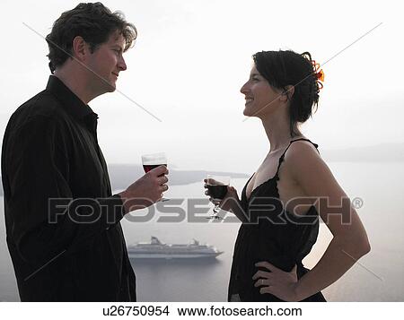 Picture - Couple toasting glasses, sea view. Fotosearch