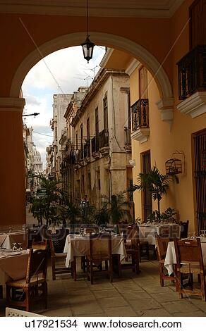 Picture - Arched doorway to a building structure, Havana, Cuba. Fotosearch