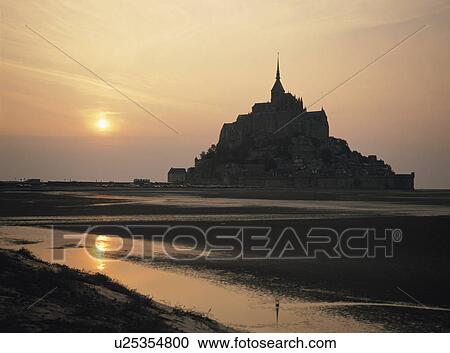 Stock Image - Mont- Saint- Michel. Fotosearch