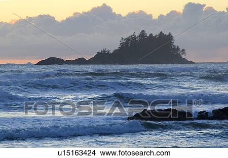 Picture - Sunset, Chesterman Beach, Tofino, Vancouver Island, BC. Fotosearch