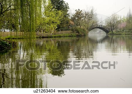 Picture - Beautiful scenery in West Lake, Hangzhou, Zhejiang Province. Fotosearch