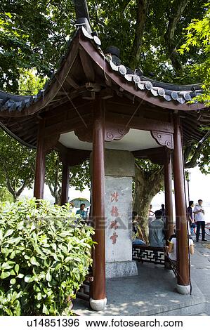 Stock Photograph - Melting Snow Scene on the Broken Bridge in west lake, Hangzhou, Zhejiang Province. Fotosearch