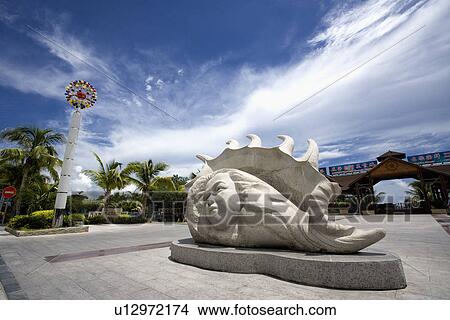 Picture - Statue, Dadong Sea, Hainan Province. Fotosearch