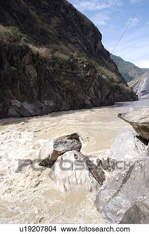 Picture - China, Yunnan Province, Lijiang, Tiger-leaping Gorge. Fotosearch