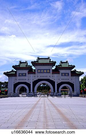 Picture - Martyrs' Shrine, Taipei, Taiwan. Fotosearch