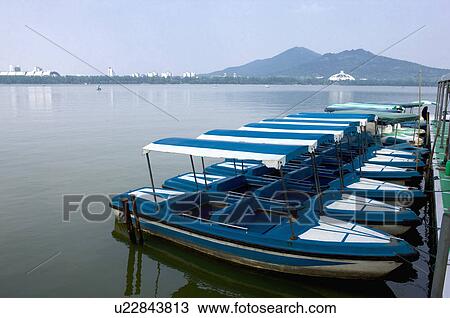 Stock Image - Asia, China, Jiangsu Province, Nan Jing, Xuanwu Lake. Fotosearch