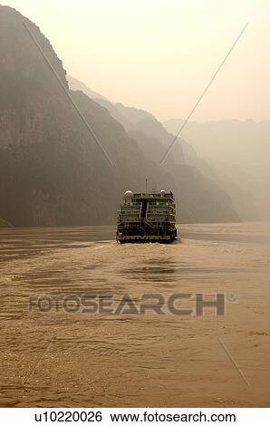 Stock Photograph - China, Yangtze River, Three Gorges, Xiling Gorge. Fotosearch