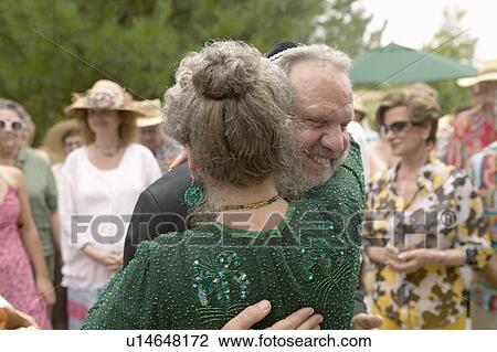 Stock Image - Bride and groom embrace at a traditional Jewish wedding in Ojai, CA. Fotosearch