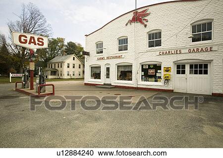 Stock Image - Carms Restaurant and Charlie's Garage and old gas station in western Massachusetts, New England. Fotosearch