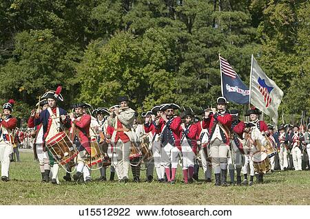 Stock Image - Continentals on the march in re-enactment of Attack on Redoubts 9 & 10, where the major infantry action of the siege of Yorktown took place. General Washington's armies captured two British fortifications, Endview Plantation (circa 1769), near Yorktown Vi. Fotosearch