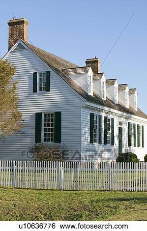 Stock Photograph - Digges House, built in 1775 in Yorktown, Virginia. First owner Dudley Digges' house now resides in the Colonial National Historical Park, Historical Triangle, Virginia.. Fotosearch