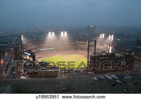 Stock Image - In a night game and a light rain mist, the Florida Marlins beat the 2006 World Series Champion baseball team, the St. Louis Cardinals 9 to 1, at the 3rd Busch Stadium, St. Louis, Missouri on August 29, 2006. Fotosearch