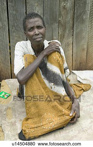 Stock Image - Irene", infected with HIV/AIDS, sits on ground at the Pepo La Tumaini Jangwani, HIV/AIDS Community Rehabilitation Program, Orphanage & Clinic. Pepo La Tumaini Jangwani (wind of hope in the arid place) offers hope, support and care for orphan and vulnerab. Fotosearch