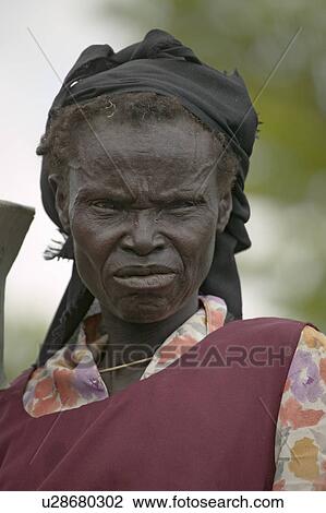 Stock Image - Kenyan women stand in line to get health checkup for HIV/AIDS at the Pepo La Tumaini Jangwani, HIV/AIDS Community Rehabilitation Program, Orphanage & Clinic. Pepo La Tumaini Jangwani (wind of hope in the arid place) offers hope, support and care for orph. Fotosearch
