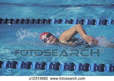 シニア 水泳 練習 フリースタイル スイマー Ojai Ca ストックイメージ U Fotosearch