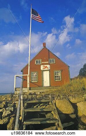 Picture - Lobster house in Autumn. Fotosearch