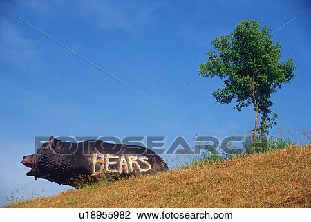 Statue of a giant grizzly bear View Large Photo Image Stock Image - Statue of a giant grizzly bear. Fotosearch