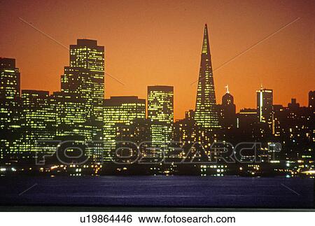 Stock Photograph - San Francisco skyline at sunset. Fotosearch
