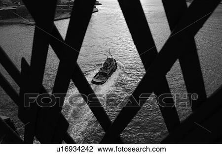Stock Image - Manhattan Bridge, New York City. Fotosearch