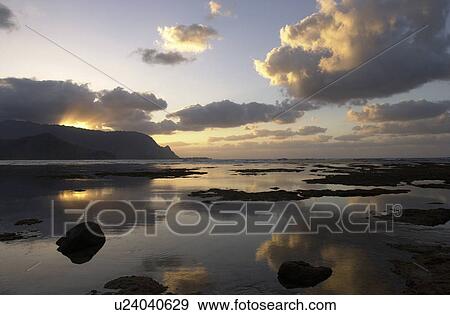 Stock Photo - Hawaii & Kaui. Fotosearch