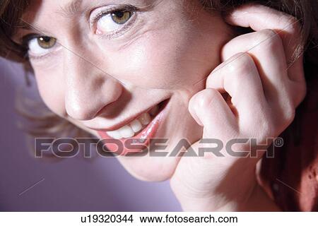 Portrait of brunette woman smiling, chin resting on hand View Large Photo Image Picture - Portrait of brunette woman smiling, chin resting on hand. Fotosearch