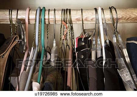 Teilausschnitt, von, kleiderbügel, mit, mens, clothing. Stock