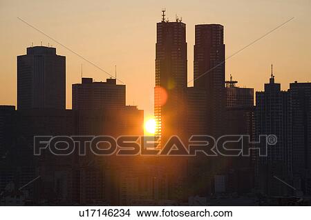 Picture - Sunrise of the Tokyo Metropolitan Government Office. Fotosearch