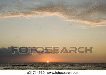 Sun rising over horizon of ocean View Large Photo Image Stock Image - Sun rising over horizon of ocean. Fotosearch