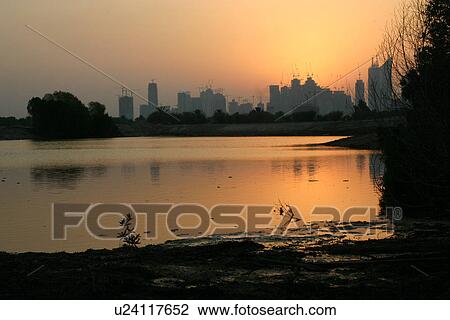 Stock Image - dubai, constrution, sheikh, zayed, road, 2006, afternoon. Fotosearch