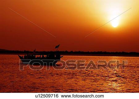 silhouette, dubai, creek, deira, boat, sunrise, sunset View Large Photo Image Stock Photograph - silhouette, dubai, creek, deira, boat, sunrise, sunset. Fotosearch