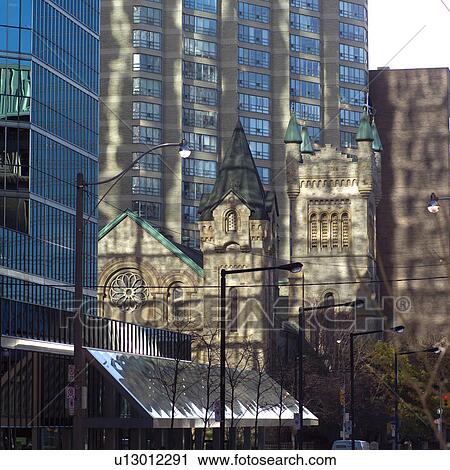 A 教会 都市で 中心 トロント オンタリオ カナダ ストックイメージ U Fotosearch
