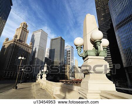 Street scene in Chicago, Illinois View Large Photo Image Stock Image - Street scene in Chicago, Illinois. Fotosearch